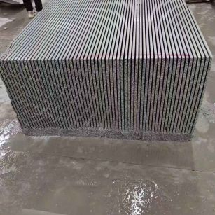 吉林省芝麻白毛板荒料切割