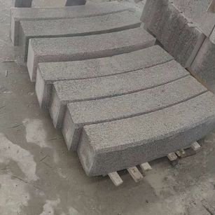 吉林省芝麻白弧形路牙石