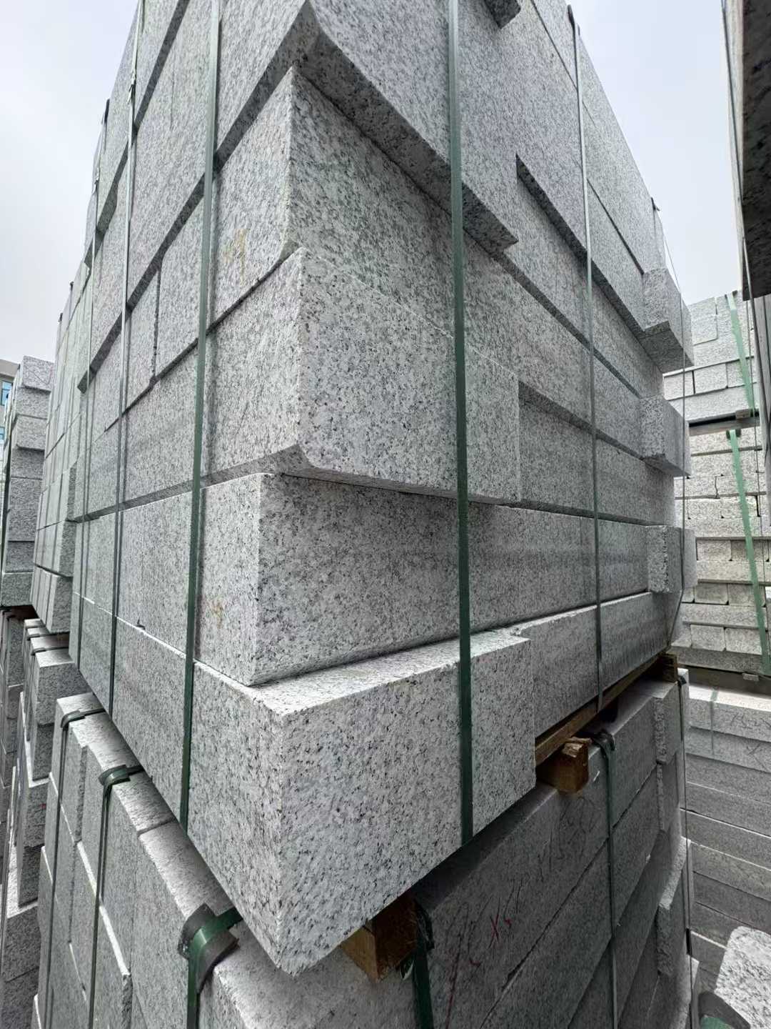 吉林省芝麻白路牙石 马路牙子