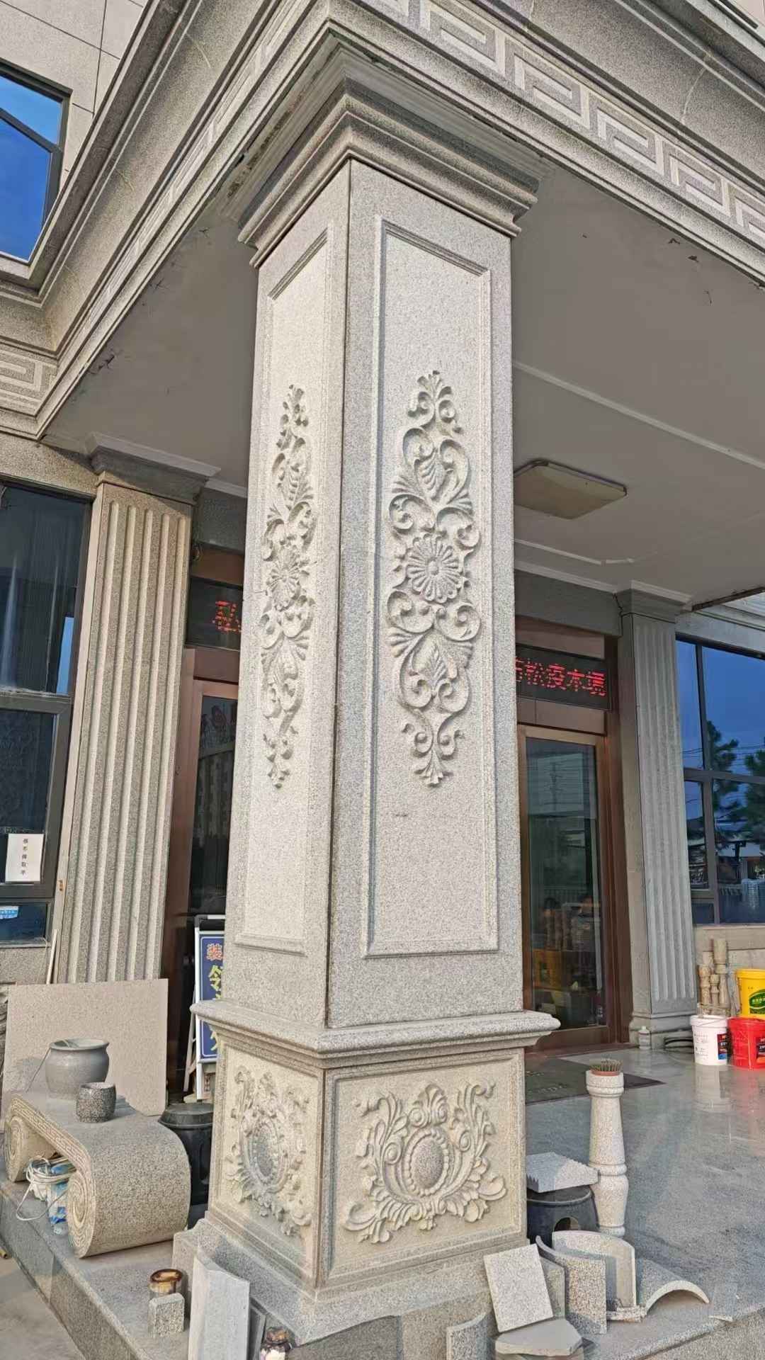 吉林省芝麻白别墅雕刻柱子  黄金麻