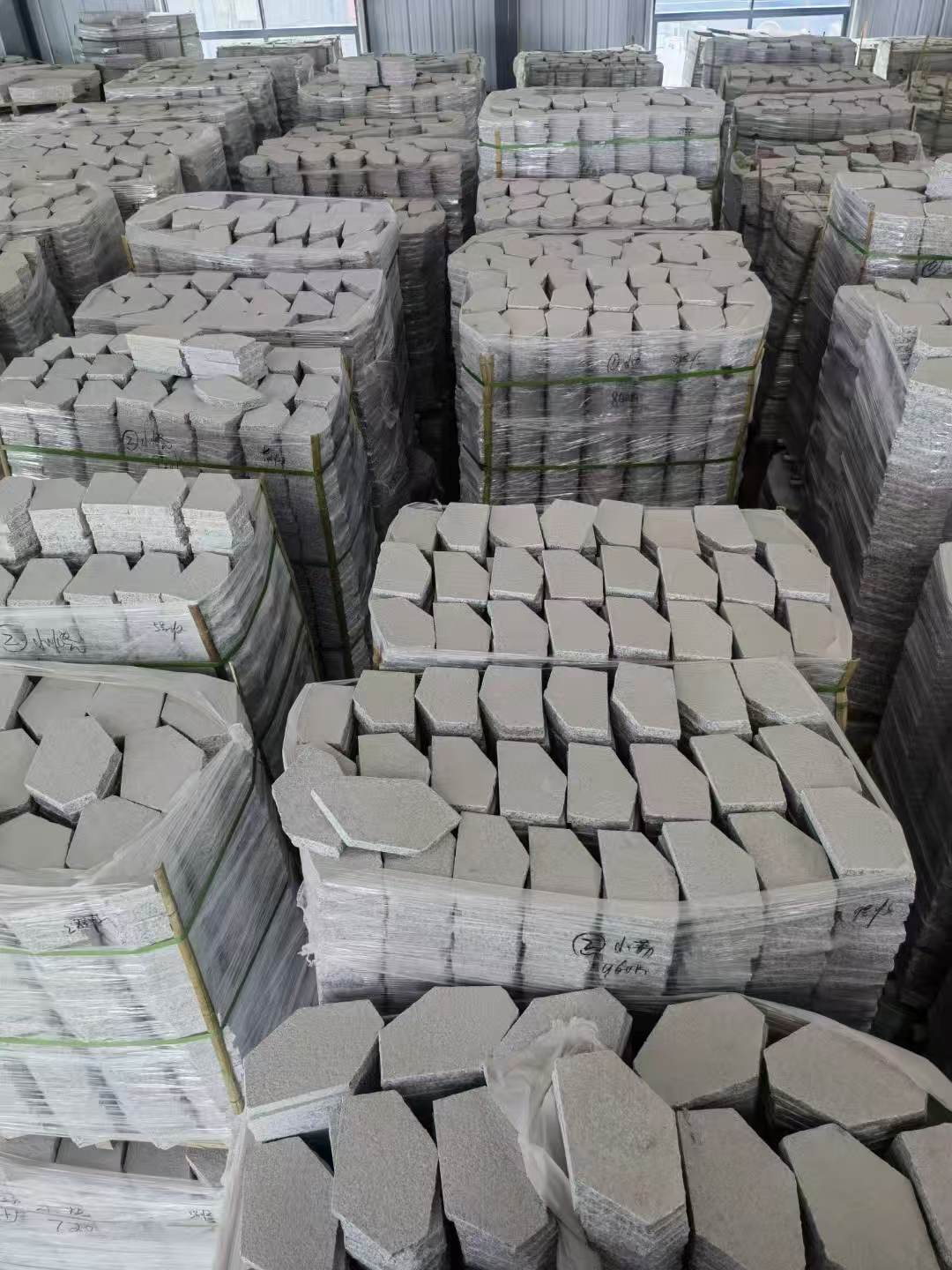 吉林省芝麻白石材冰裂纹，碎拼。